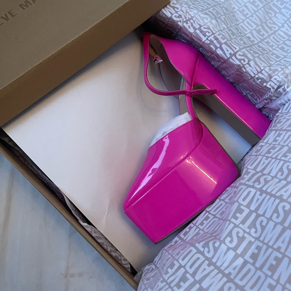 Steve Madden Prompt Platform Pumps in Fuchsia Patent, Sz 9.5 (New in box) - Picture 6 of 7